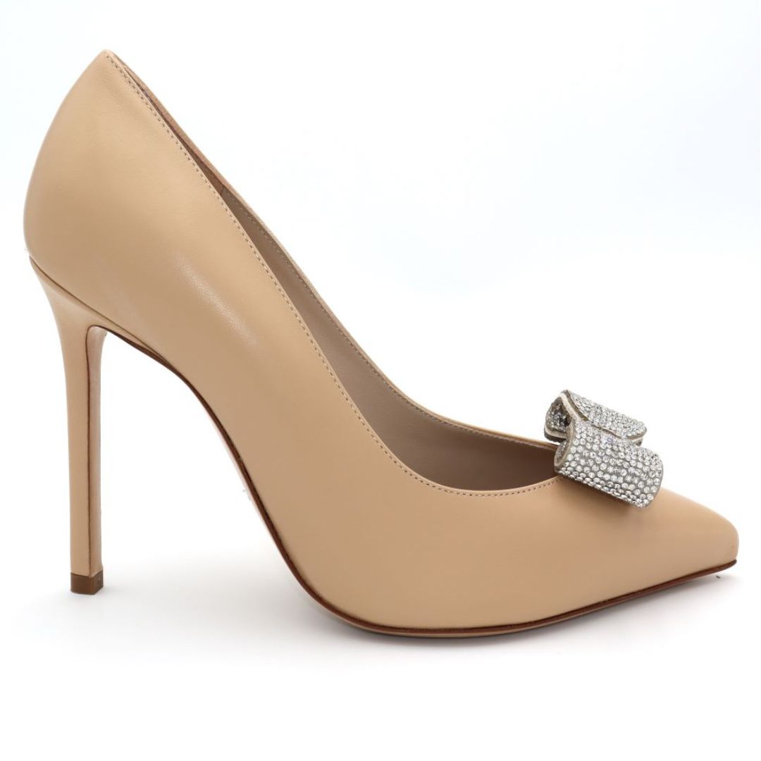 Gloriellas Schuhclips Glam Diva silberne Glitzerschleife Schuhaccessoire mit beigen Pumps