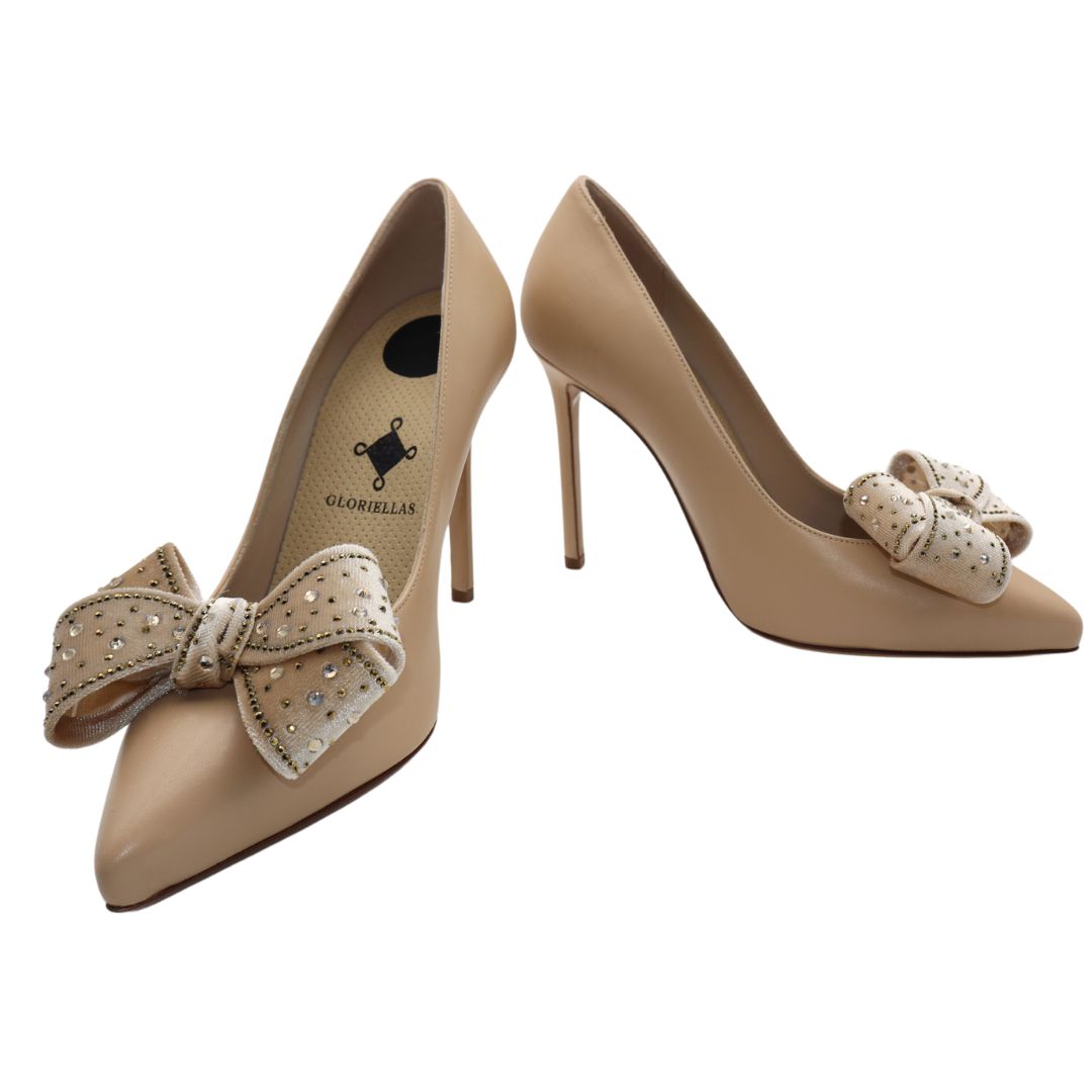 Gloriellas Schuhclips Nude Vlevet Glam Schleifenapplikation aus beigem Samt mit Glitzersteinen  und beigen High Heels