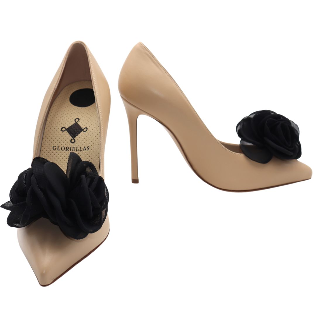 Gloriellas Schuhclips Black Secret schwarze Blüte aus Tüll mit beige High Heels