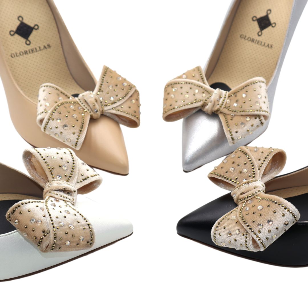 Gloriellas Schuhclips Nude Vlevet Glam Schleifenapplikation aus beigem Samt mit Glitzersteinen  und eleganten High Heels